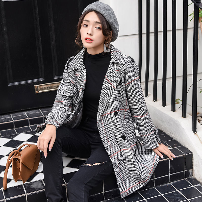 很多人穿大衣配打底裤，真土，今年流行毛呢外套+奶奶裤，美爆了