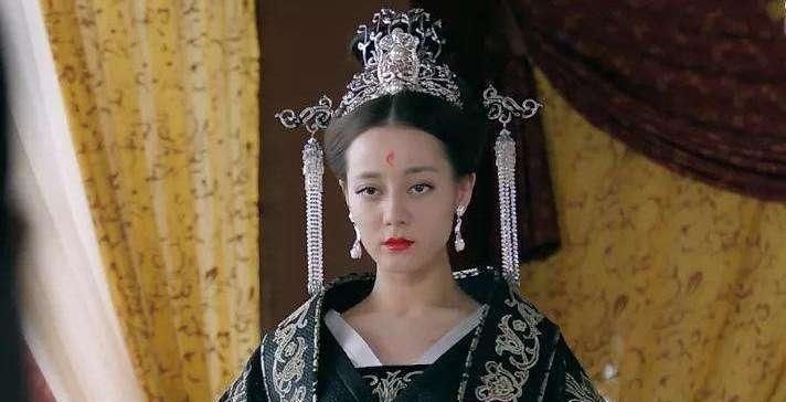[ 串珍珠流苏]白凤九却毁了一个好造型，发间悬挂珍珠流苏的古装女子：海兰优雅迷人