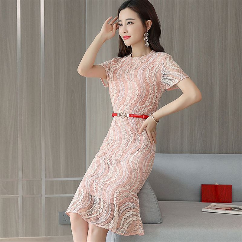 女人想更吸引人，建议多穿包臀裙，秀出好身材，倾国倾城