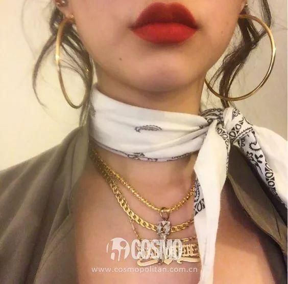 时髦办｜比choker更好搭的锁骨链，爱它