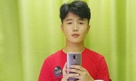 王者荣耀:骚白连续缺席三天直播,谣言四起,真相叫人动容