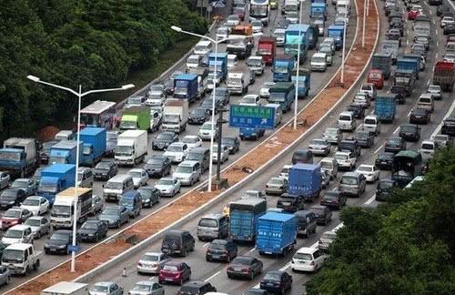 专家：建议换种补贴方式，取消节假日高速免费，网友：多学学国外