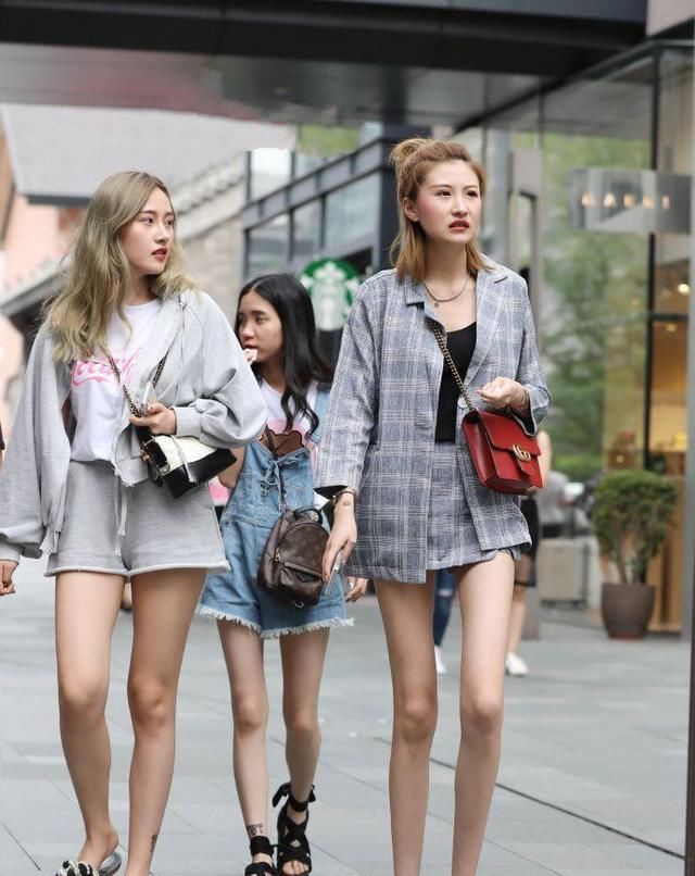  「闺蜜」街拍闺蜜:有一个高颜值的闺蜜是什么样的感受?