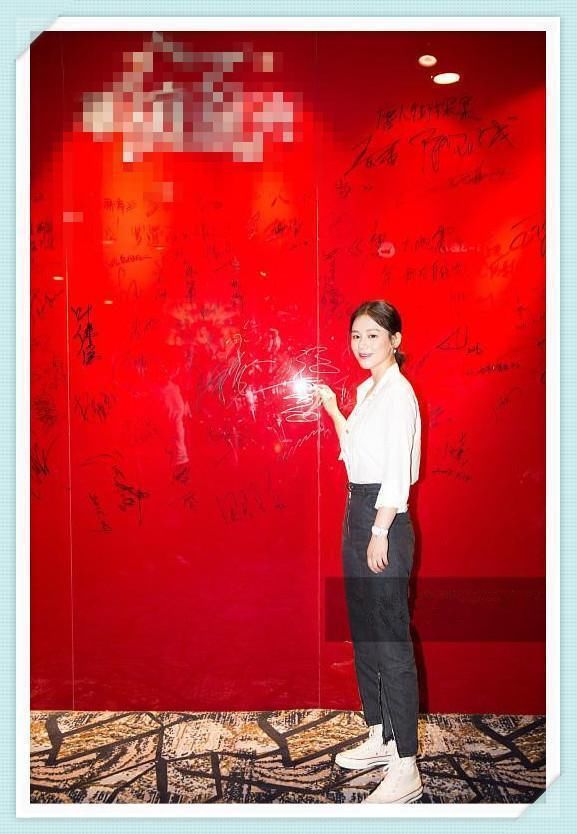 马思纯又瘦了？直筒裤硬是穿成了阔腿裤，网友：欧豪看了要心疼死