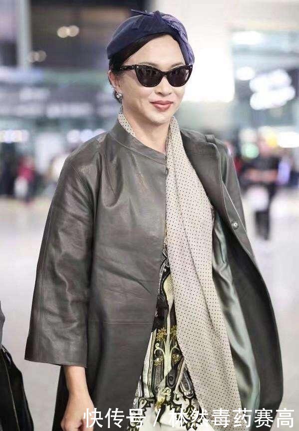 9日时尚热点：50岁金星现身机场，长款风衣穿出贵妇味道，可是小