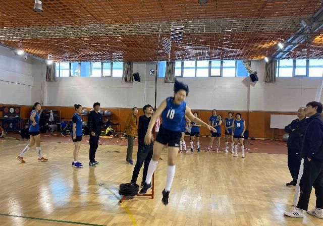  球队■疫情期间不放松 山东排球六支球队展开春季体能大练兵