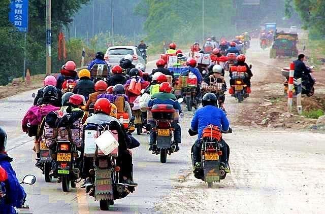 专家纳闷“摩托军团”咋又来，农民工总结三点，怒斥伪专家，痛快