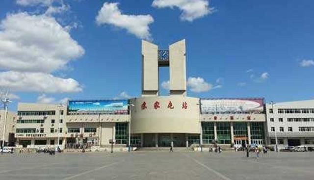 中国最坑人的城市，三个火车站同一名，让外地人傻傻分不清楚