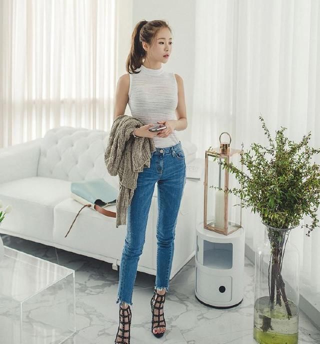 街拍：楚楚动人紧身裤穿出清爽，凸出魅力