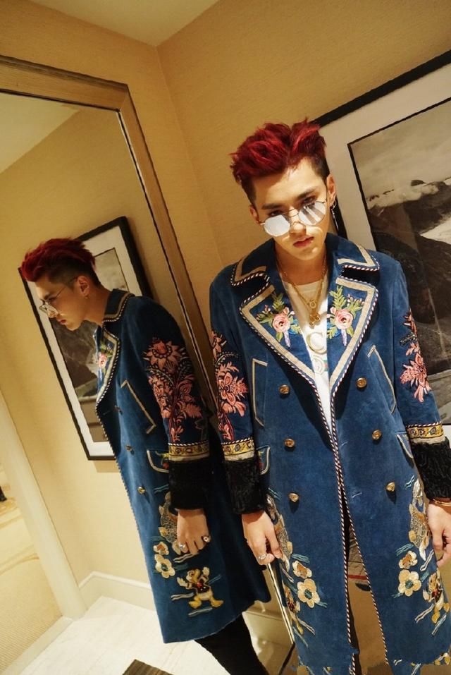 最会戴墨镜的吴亦凡，和最不会戴墨镜的张艺兴，差距不是一两年