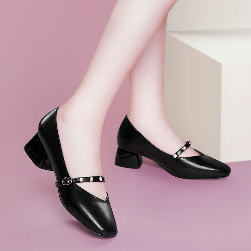 70出门少穿平底鞋，瞧瞧下面这些粗跟皮鞋，款款洋气有女人味