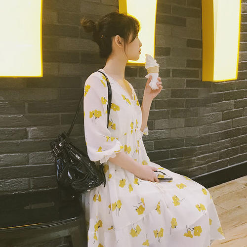 今年巨火的：淑女裙，比旗袍还洋气，8090后穿时髦翻翻