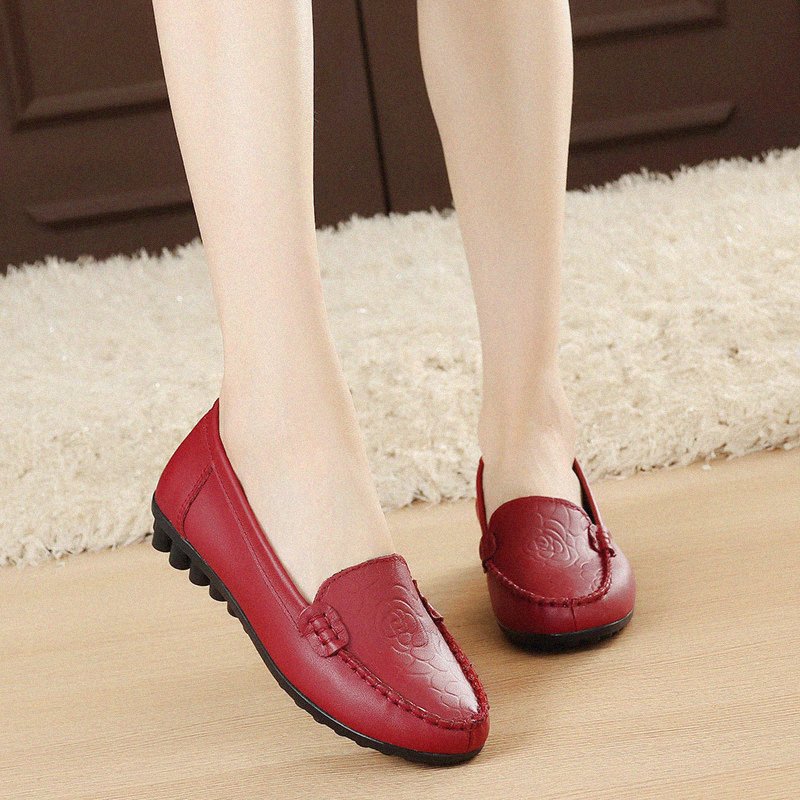 70后别穿凉鞋了，今年巨火的“瓢鞋”，透气舒服好穿时髦不累脚