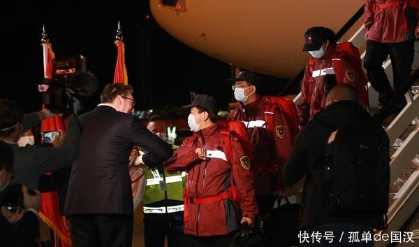 「谢谢」碰肘、直播、喊话……他们这样表达“谢谢你,中国”
