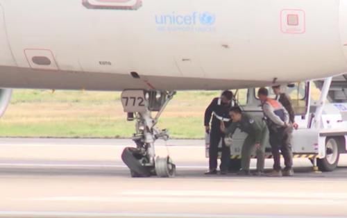 这回是空客！釜山飞北京航班遇冰雹，前挡风玻璃破裂着陆灯损坏