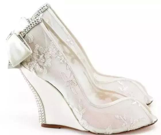 挑婚鞋挑到崩溃?让史上最全婚鞋攻略拯救你!