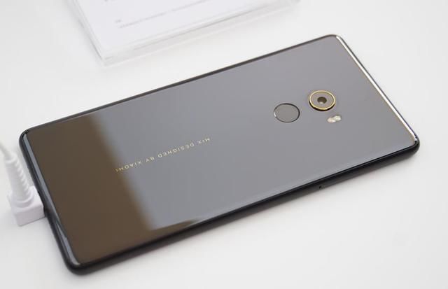 老牌安卓机皇进入低价期:果断拒绝买小米MIX2