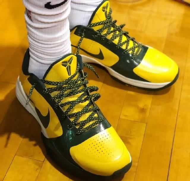  战靴@NBA球员上脚：亚历山大的球鞋，很多科比战靴和倒勾！
