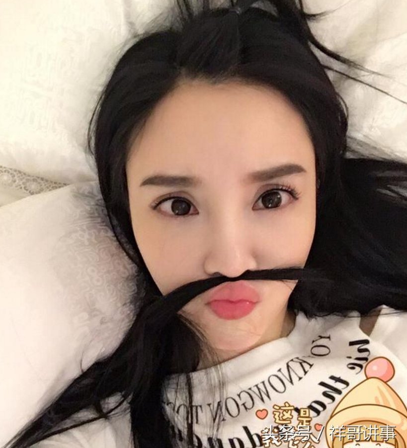 李小璐“做头发”事件之前也上过一次热搜,原来李小璐曾被诈捐