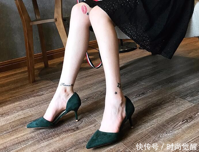 高跟鞋配上薄丝袜，把控女神气质，彰显了你的不俗品位！