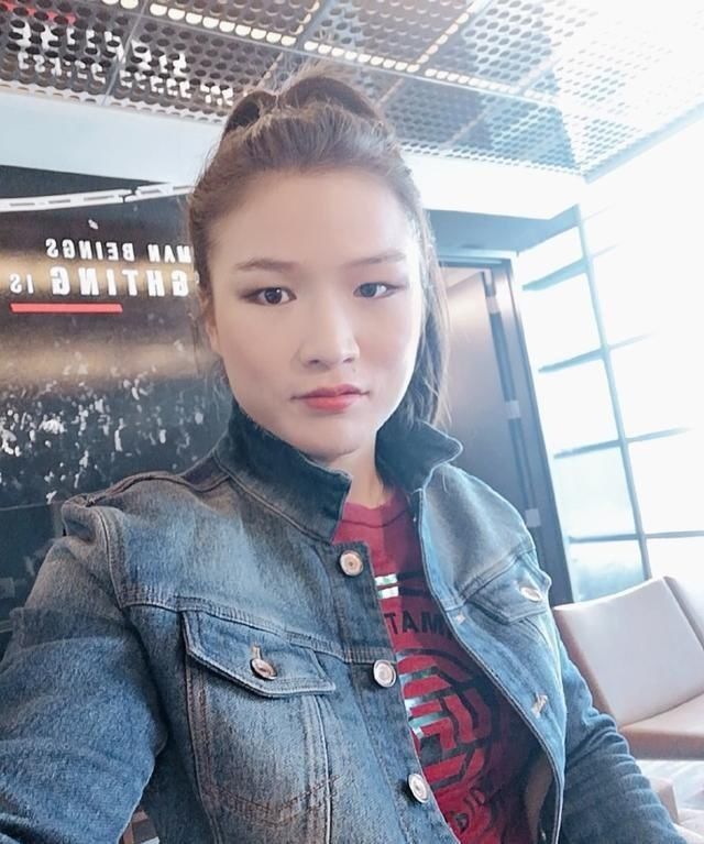  恢复@张伟丽晒出最新照，面带笑容精神佳，称小脸恢复很好，对手需手术