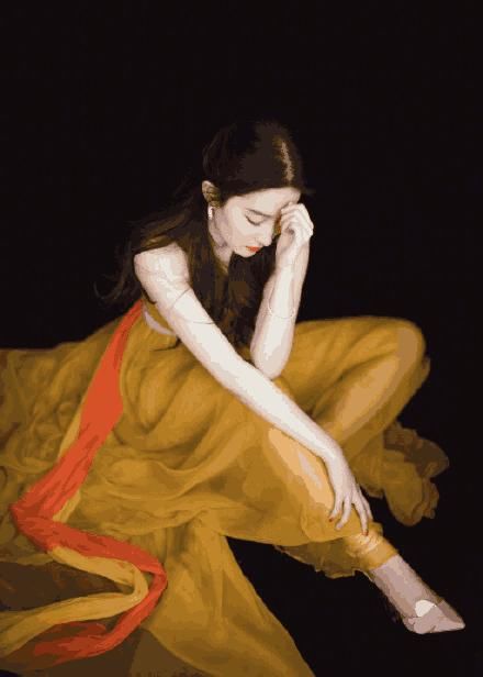 30岁刘亦菲现身活动，穿粉色礼裙展现丰满身材，网友：胖了却更漂