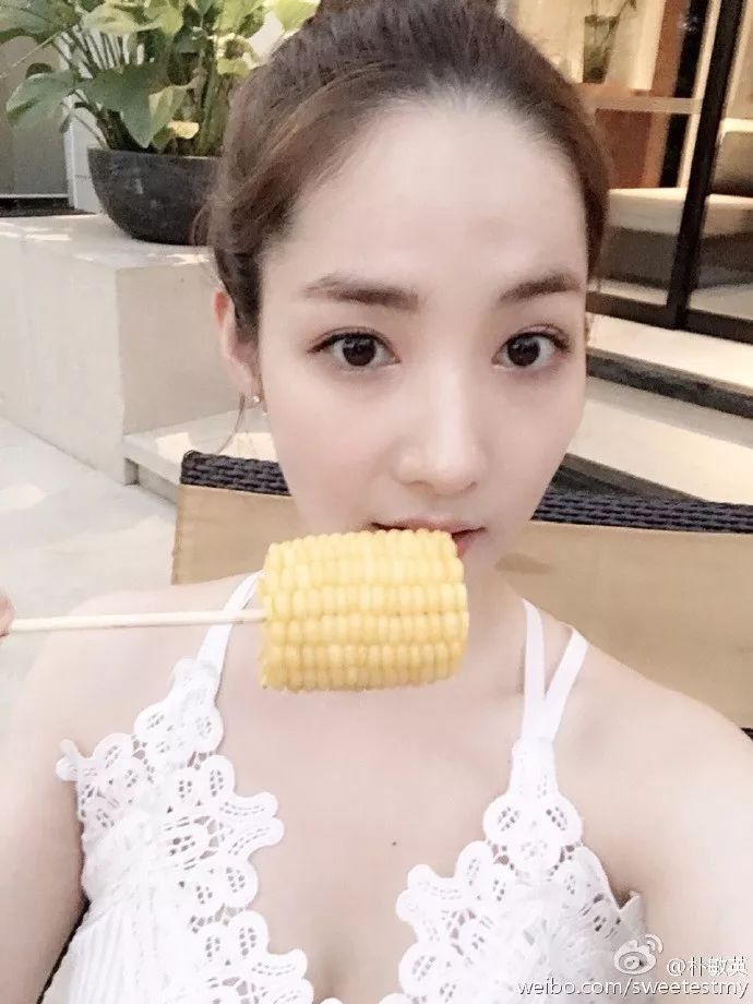 朴敏英到底往脸上打了什么?Q弹的水光肌让人目不转睛!