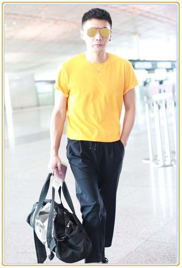 佩服李荣浩!32岁穿黄色T恤丝毫不输18岁吴磊,难怪能追到杨丞琳
