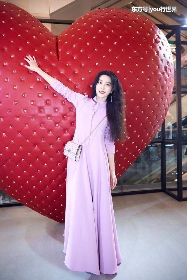 柳岩不走性感路线换风格了，大胆挑战范冰冰，轻轻松松就赢了!