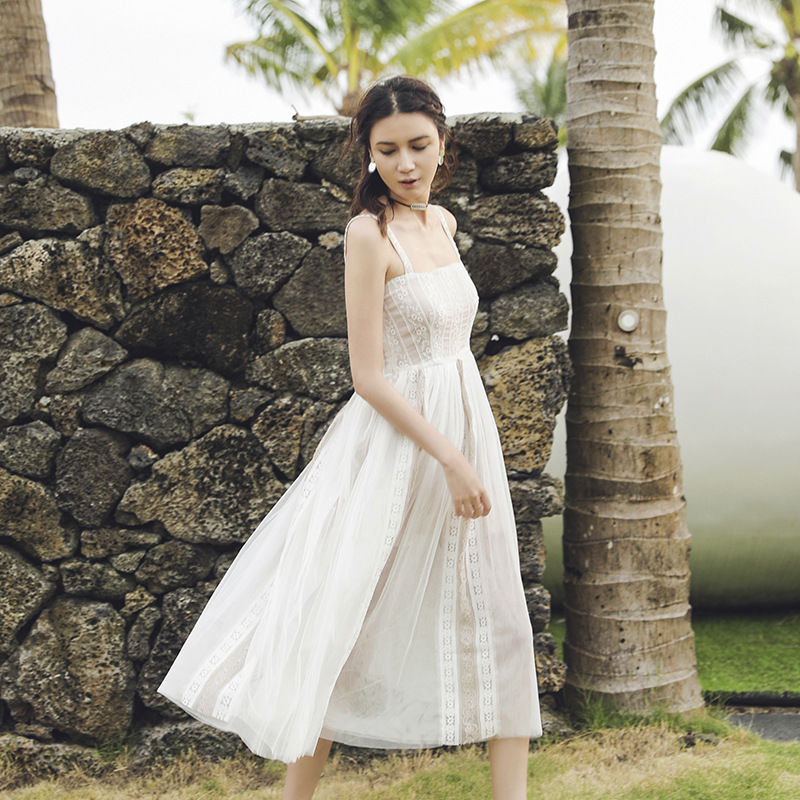 海边的女人越来越美丽，小姐姐看看这款“流氓沙滩裙”，迷人的很