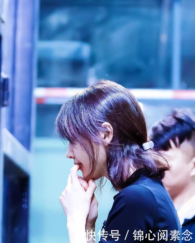 郑爽再次被抹黑，她爸爸坐不住发微博来澄清了