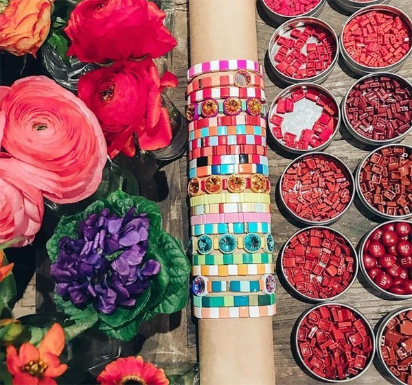 101女孩的少女感 原来靠这些“塑料”单品就能get