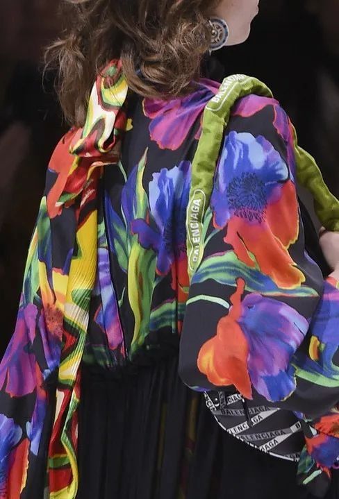 从秀场到街头，今夏最火的连衣裙是这一条!