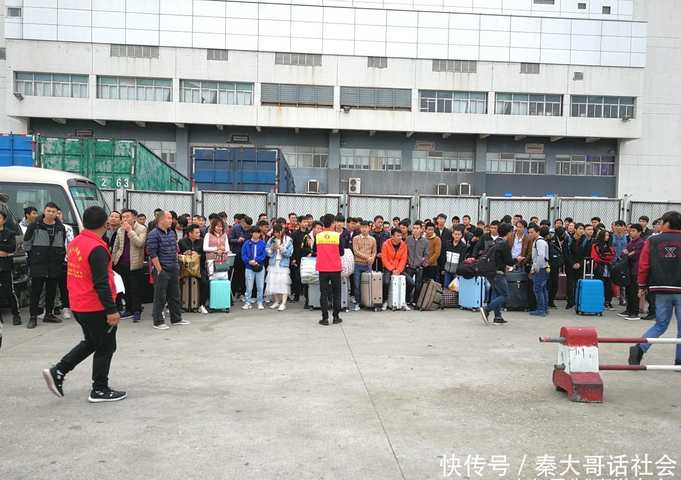 深圳富士康招工大潮,今天应聘的求职者