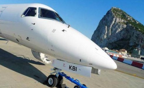 世界上最奇怪的机场，还设有红绿灯，飞机起飞前还得等红灯