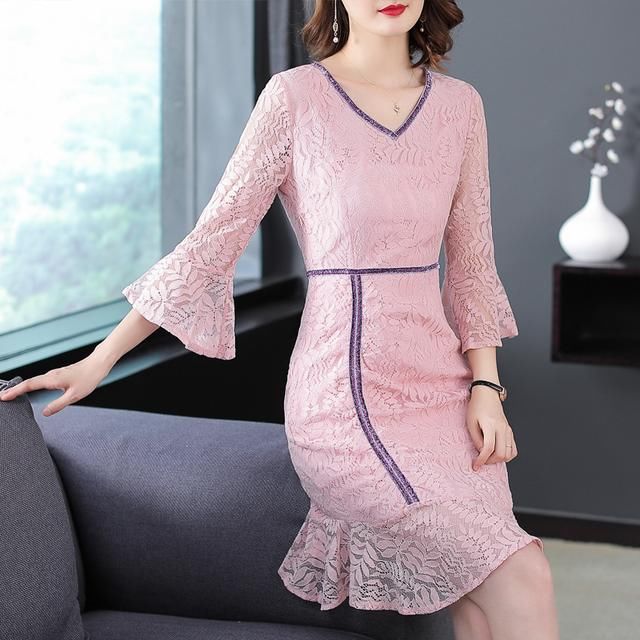 “芍药粉”连衣裙，70小姐姐穿美的如花般浪漫，如花般灿烂