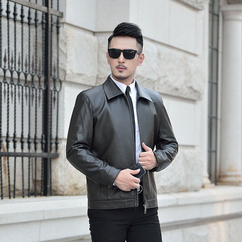 今年流行的“皮夹克”，果然不同凡响，51岁老公穿了拍案叫绝