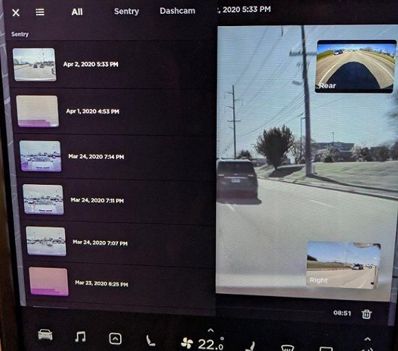  「用户」特斯拉将对用户推送新功能，可直接在中控屏上调取车载摄像头录制的视频
