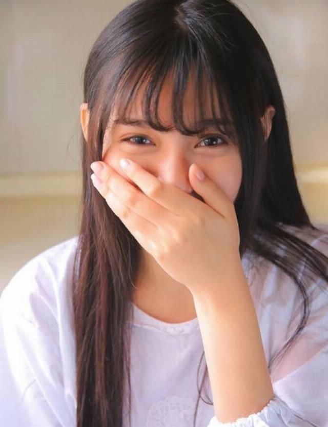  『特别』女孩2020年不必选这2种头型了，显脸大不用说，还土！特别是在是后一种