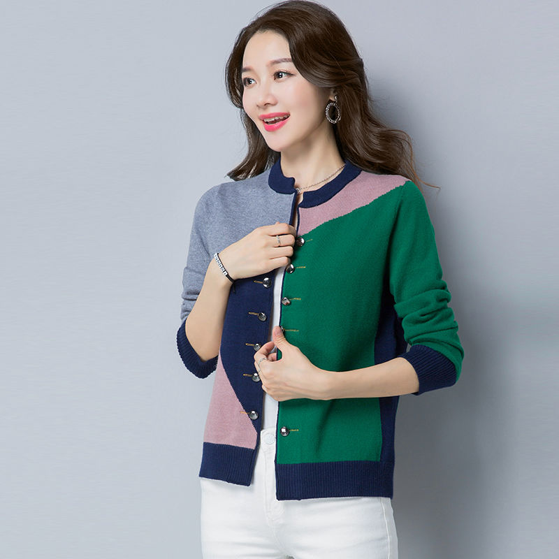 经济允许的话，穿下面的上衣出门，70后女人穿比00后还美嫩