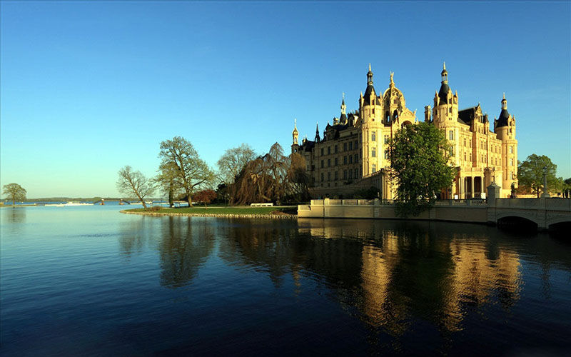 看看德国各州的人均GDP,我们与人家的差距犹