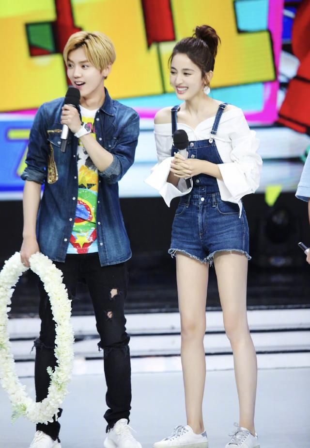 美不美看大腿，看完莫文蔚、热巴、娜扎的腿，再看自己的腿真扎心