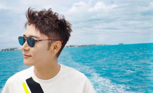 张丹峰真挺会穿，颜值爆表就是好，咋穿都帅