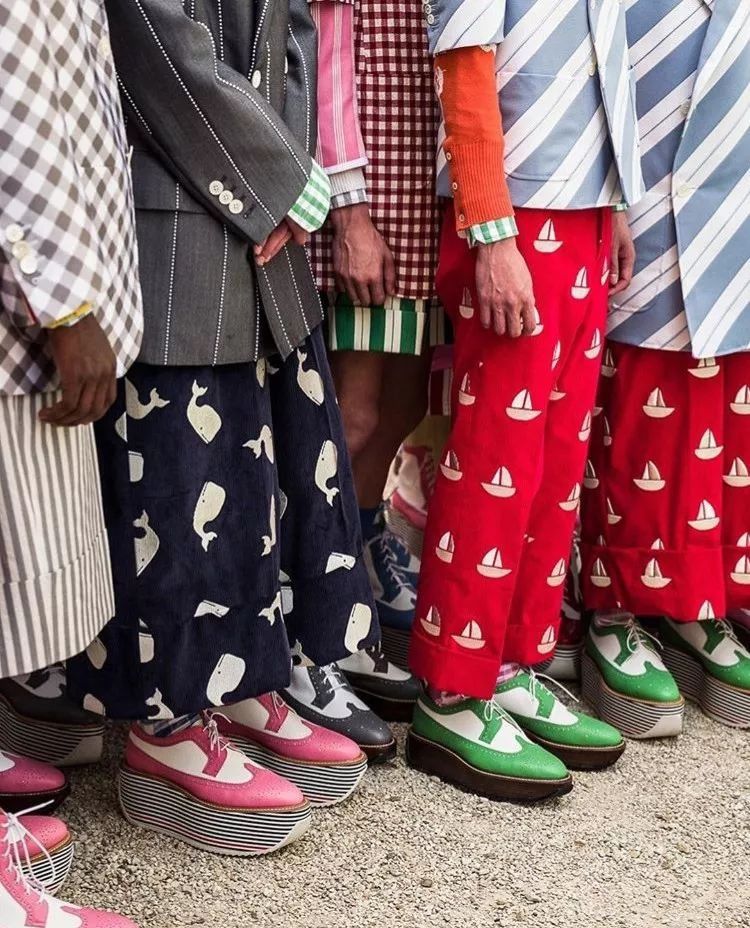 人人都想穿Thom Browne设计的灰西装，可你知道他的其他秘密吗