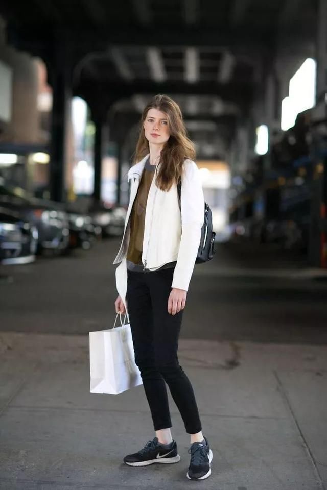 阔腿裤也太好看了!9分裤+平底鞋，这对CP今年很火!