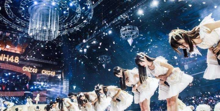  对比@鞠婧祎开了个好头，snh48成员假脸迹象严重，和元气女团对比鲜明