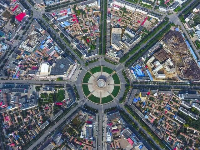 这座奇特历史古城没有红绿灯，却从不堵车