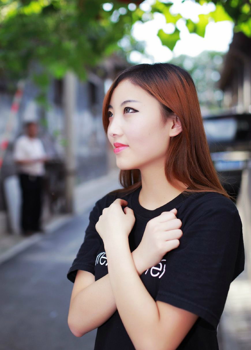 街拍，有骨感的女人很性感，图五穿上丝袜的肉感更有韵味