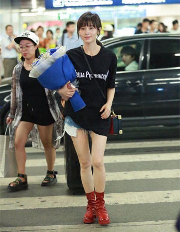 王子文全靠短裤穿出大长腿，不然她这身高，怎么一点都看不出来!
