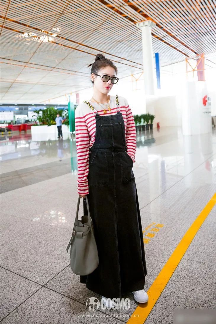 时髦办 | 两个月不见的刘亦菲穿上牛仔裙更美了